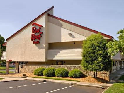 Red Roof Inn Greensboro Coliseum Exterior photo